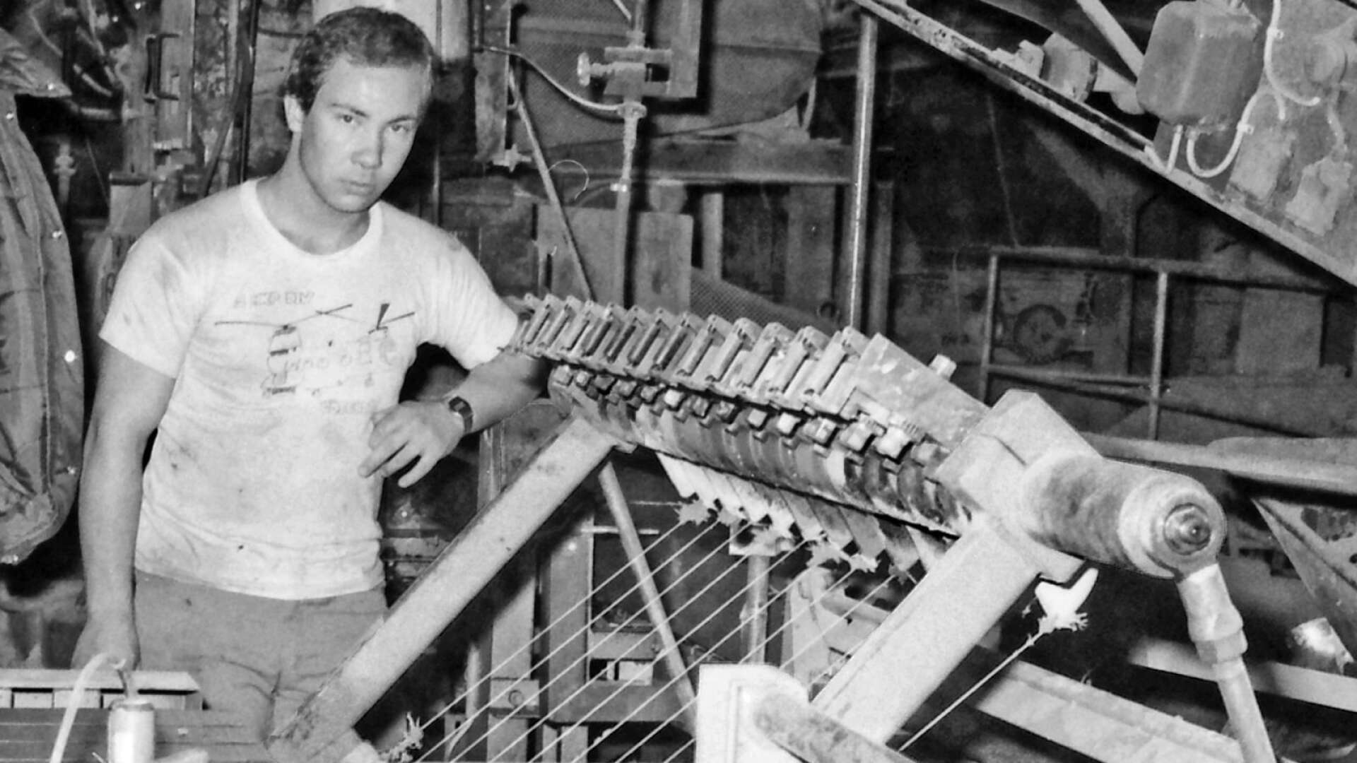 När ST 1986 gjorde ett reportage om tegelbruket fanns Torbjörn Karlsson vid en av maskinerna. 