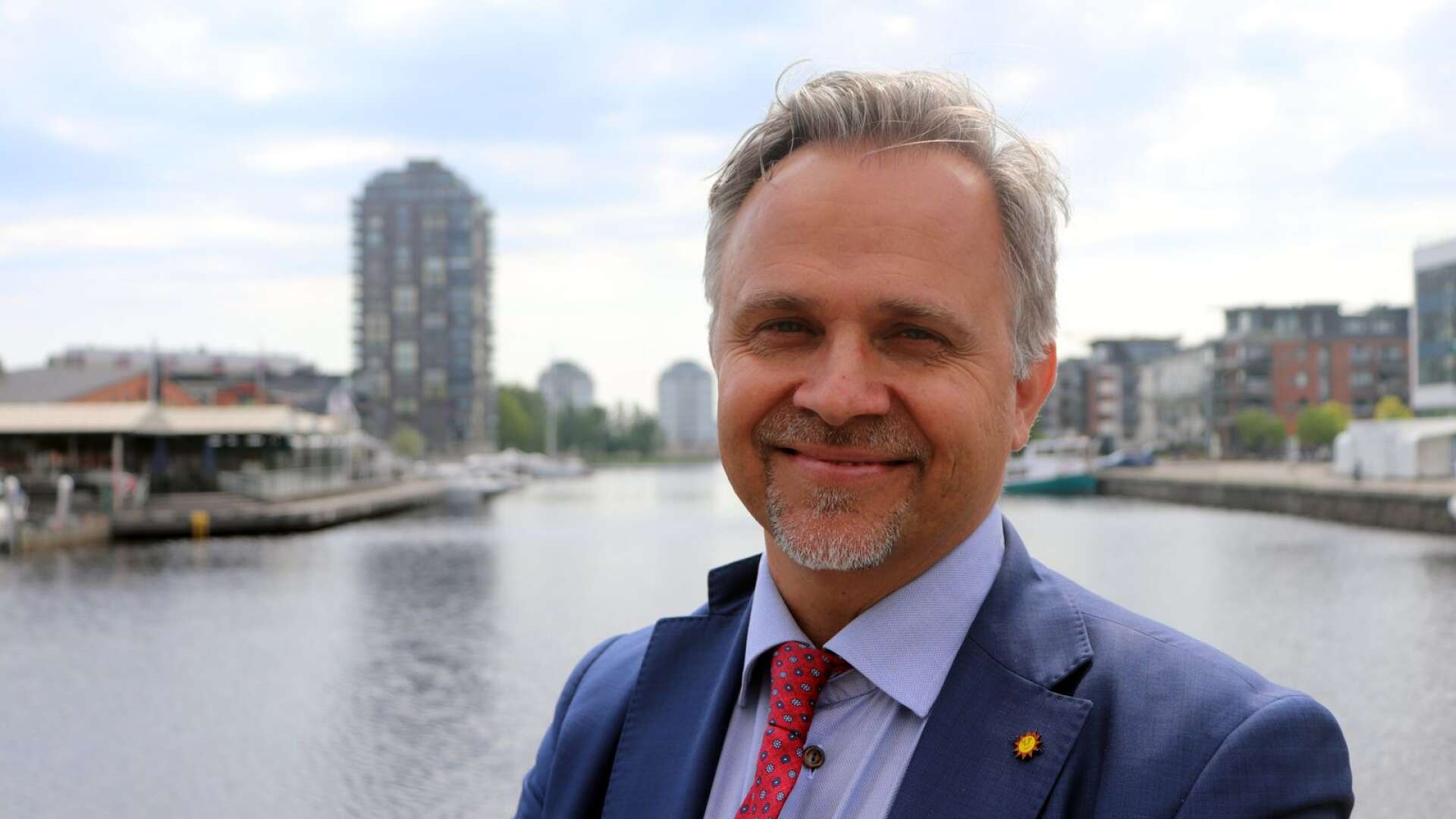 Niklas Wikström (L), ordförande i barn- och ungdomsnämnden ser det som positivt att Karlstad kan få nya fristående gymnasieskolor.