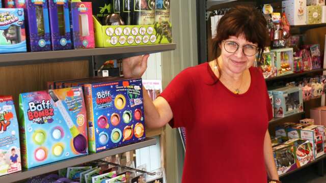 Med kortare arbetsveckor och i nya, mindre lokaler har Kiki Engström fått en nytändning i Wanjas leksaker.