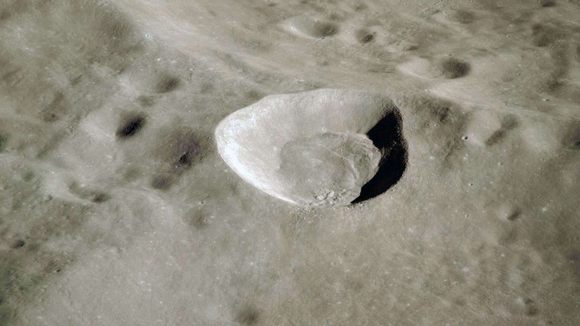 Kratern Ventris M på månens baksida.