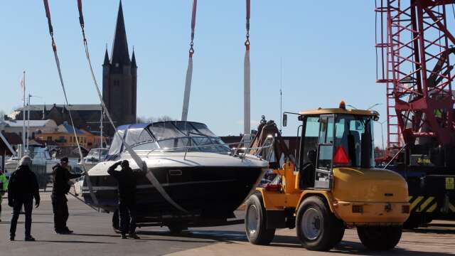 I helgen är det dags att ta ut båtarna från vinterförvaringen för Leksbergs båtförening. Ett 70-tal flytetyg kommer att transporteras genom stan.