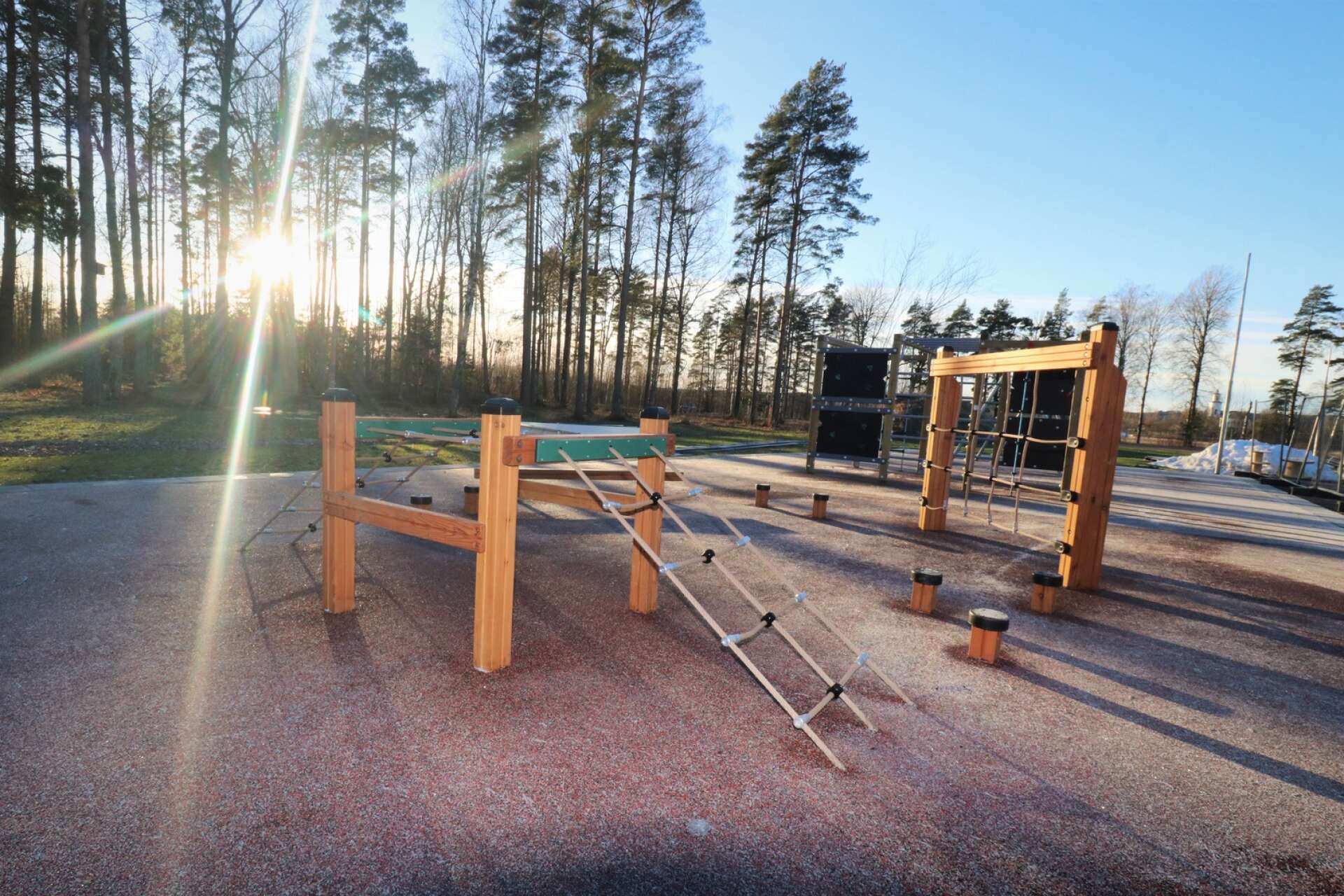 Även utemiljön har fått ett lyft med nya lekplatser för både förskole- och skolområdet. 