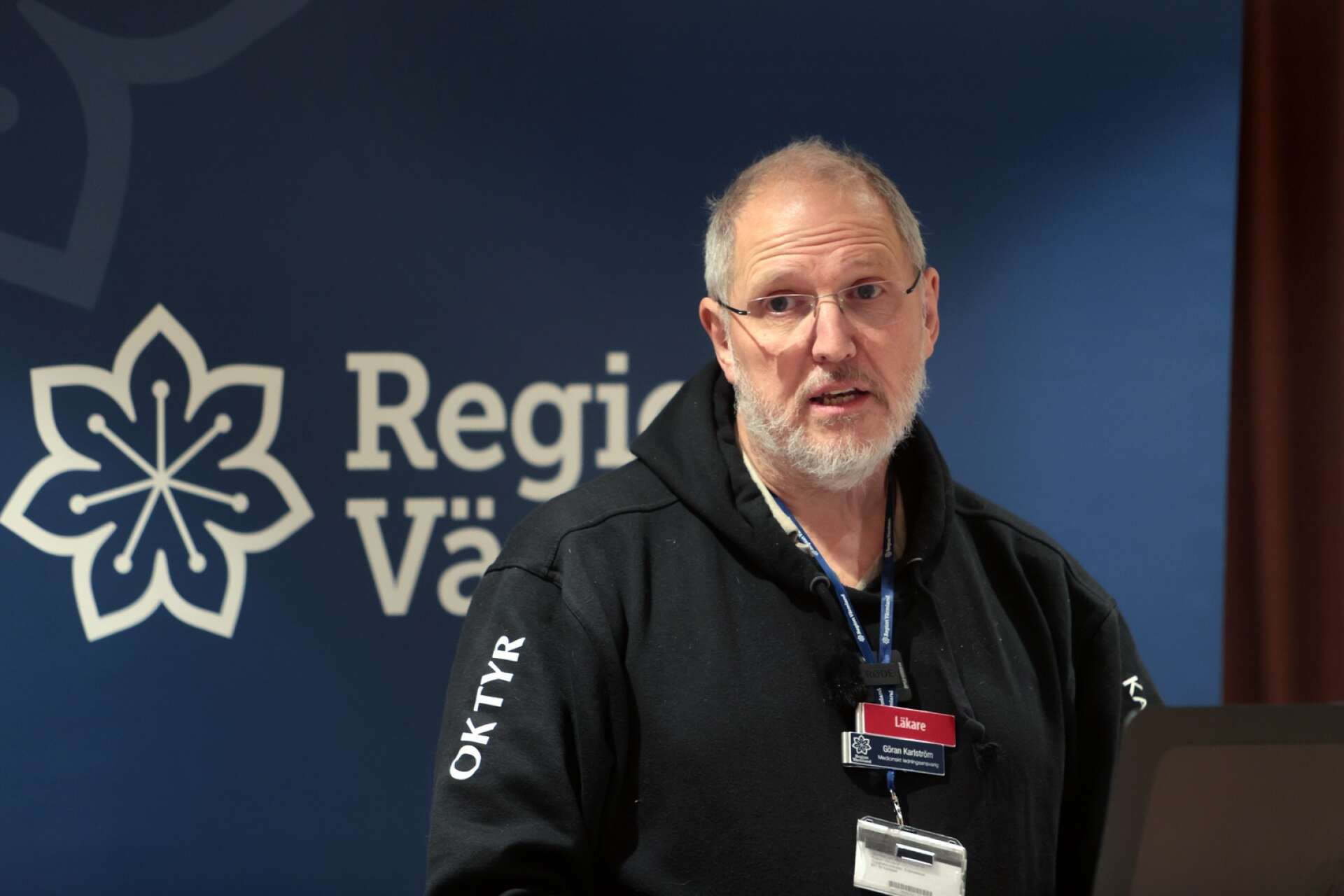 Göran Karlström, medicinskt ledningsansvarig på Region Värmland, varnar för att det är ett ansträngt läge på sjukvården just nu.