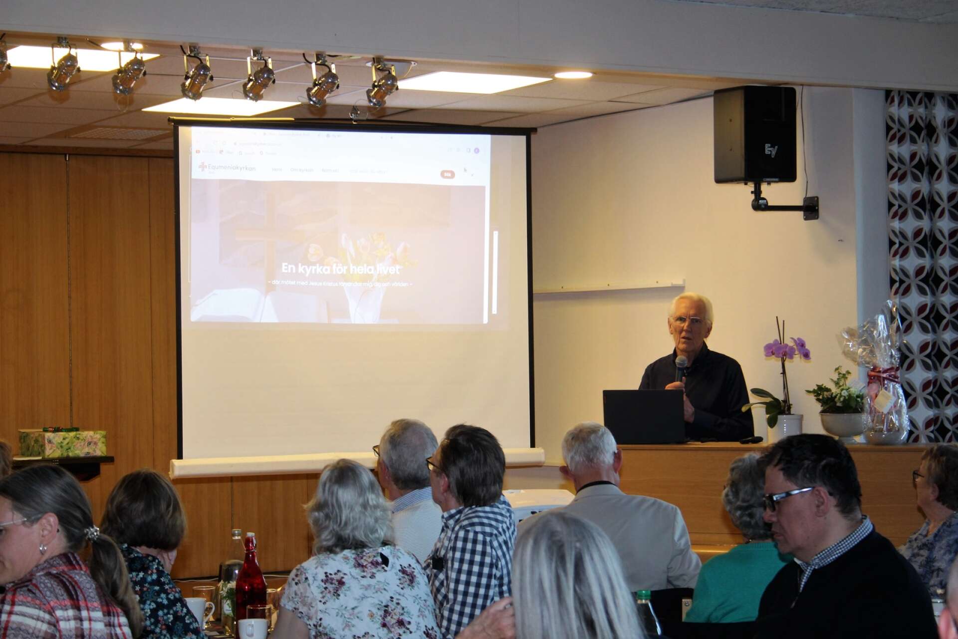 Tore Olsson gjorde en presentation av Equmeniakyrkans nya internetsida.