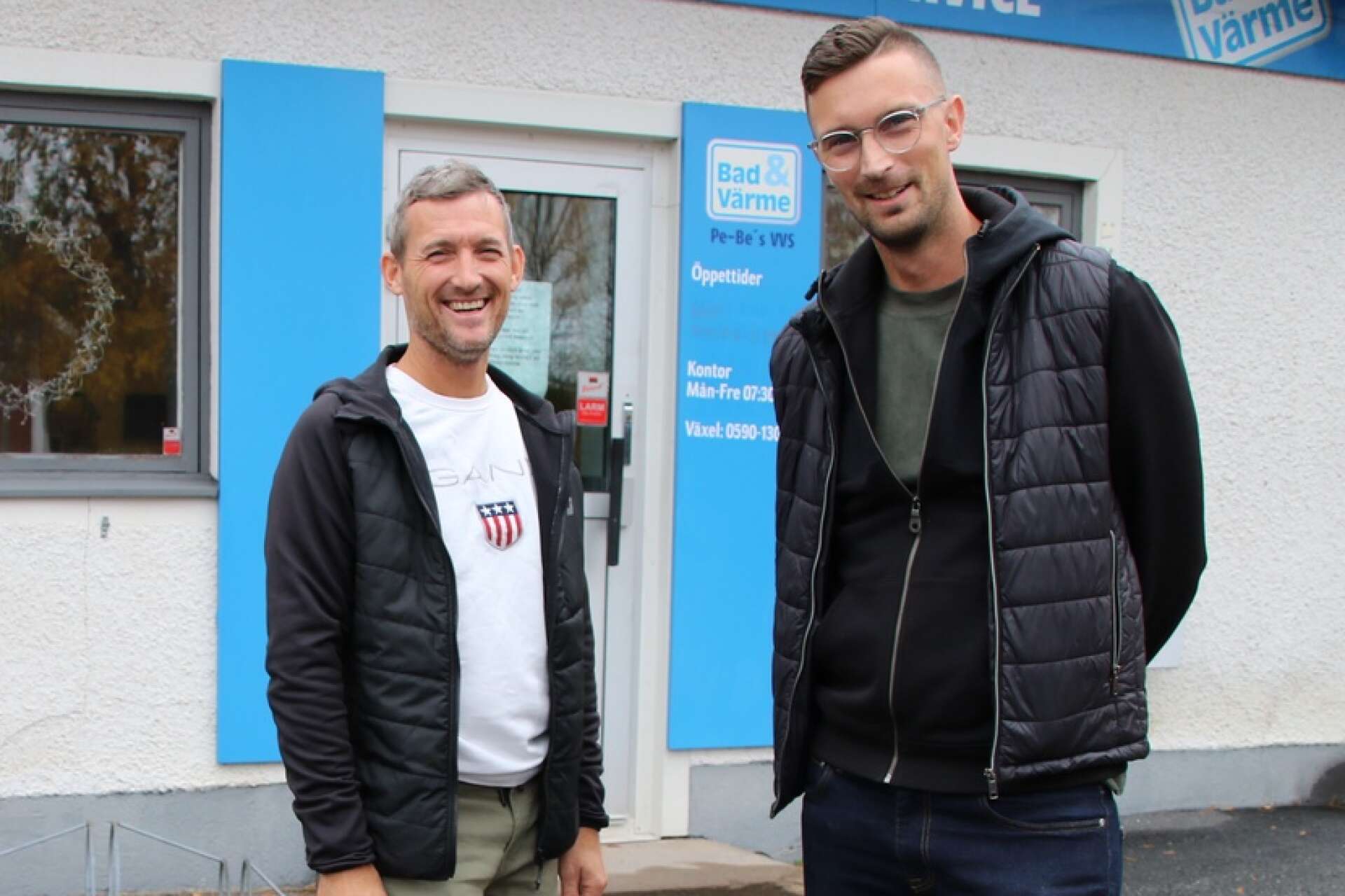 Patrik Bergwall (till vänster) kommer att ta ett steg tillbaka som ägare för Pebes VVS i Filipstad, istället kommer Gustaf Ryhed gå in som delägare och vd för företaget.