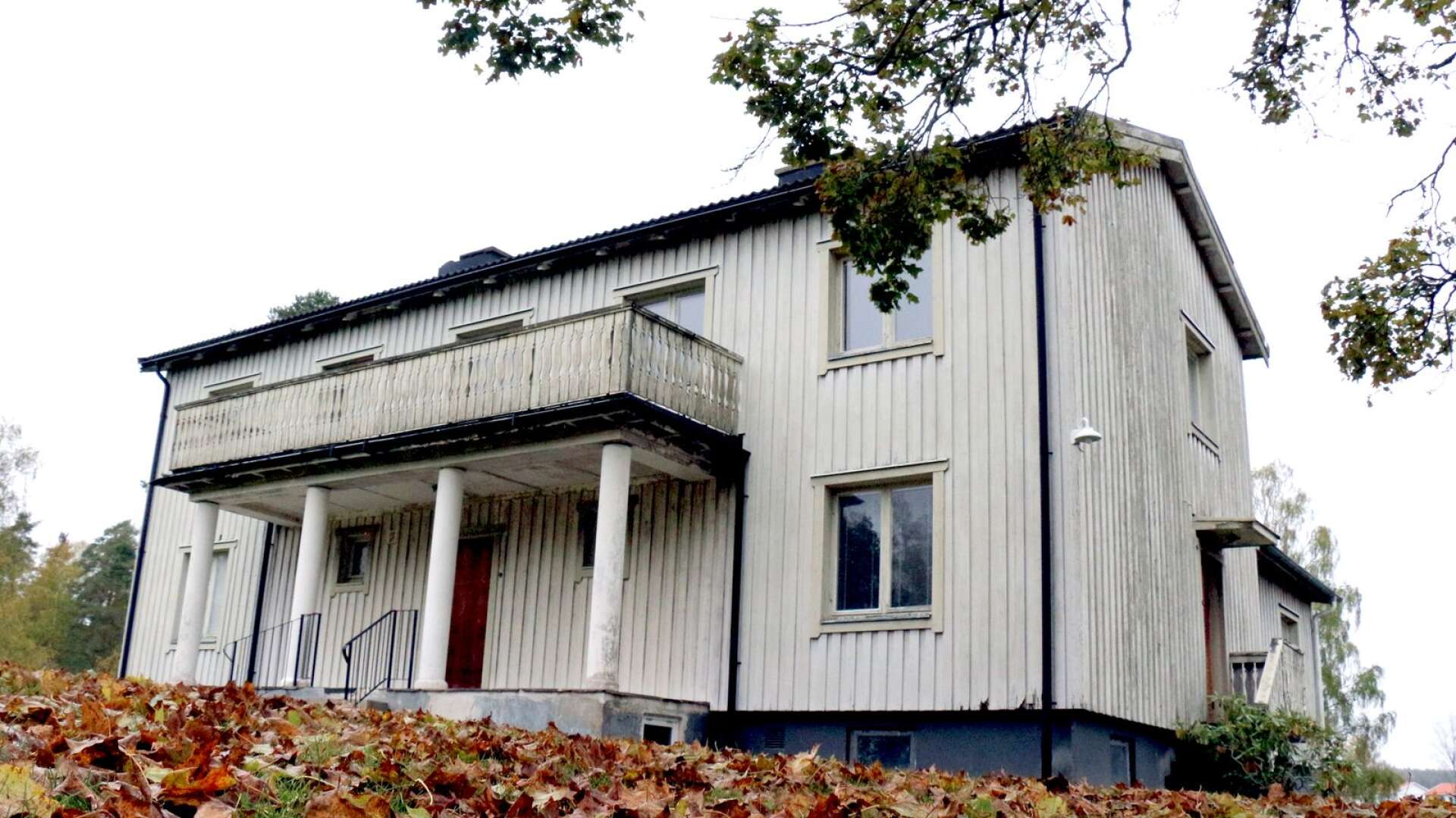 Prästgården i Töcksfors kan vara på väg att väckas till liv.