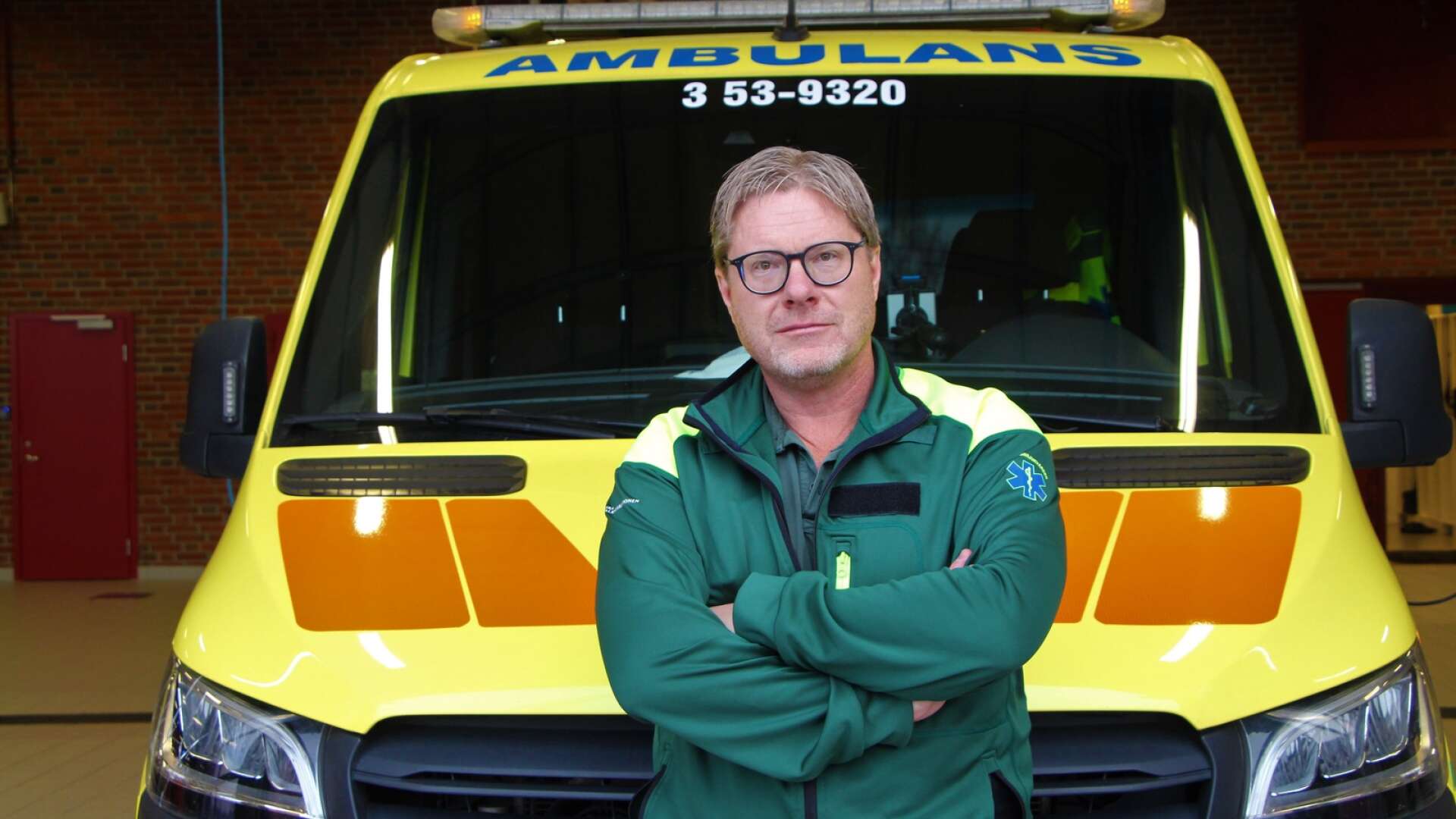 Jimmy Peterson, ambulanssjuksköterska, menar att om akuten i Lidköping försvinner, blir det mycket mindre tid för akuta ambulansuppdrag.