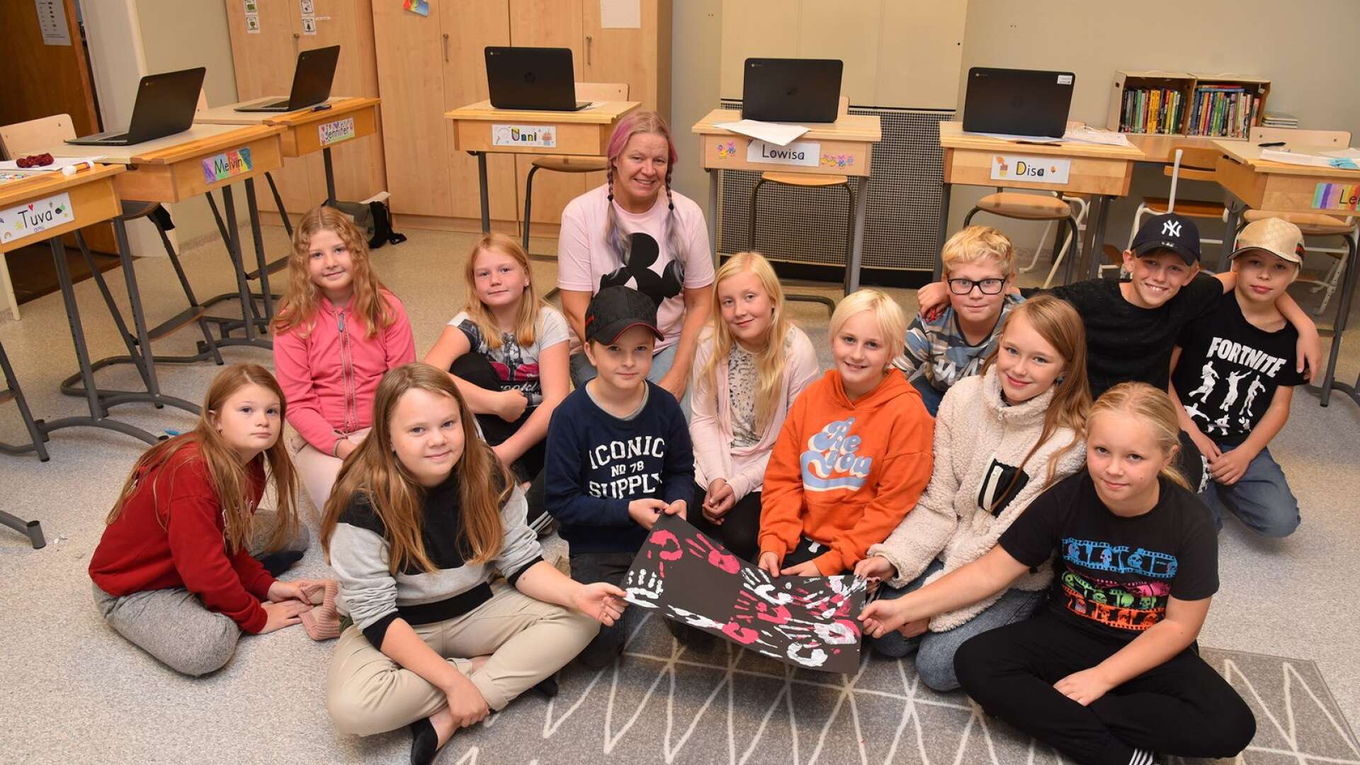 Läraren Marion Jegefalk Björn har imponerats av sina elevers kapacitet när de hittat på egna spännande berättelser till den nya boken. 