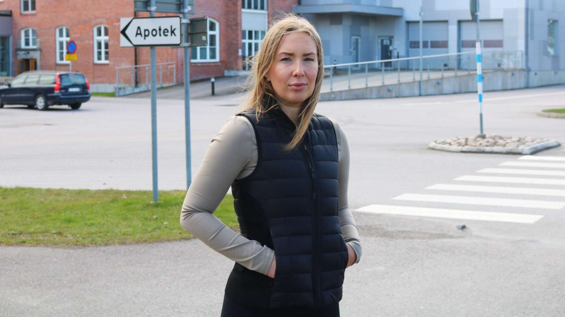 Emma Fernhag, sjuksköterska på ortopediavdelningen i Lidköping, riktar kritik mot sjukhusledningen i ett öppet brev.