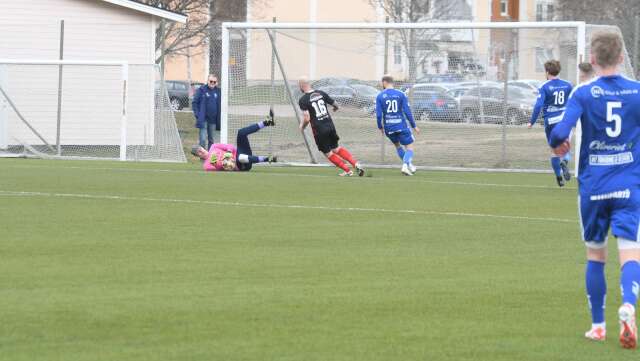 Örnen skapade många chanser men hade otur framför Kristinehamns mål. Här syns Örnens Marcus Johansson som gjorde 1-1 för hemmalaget.