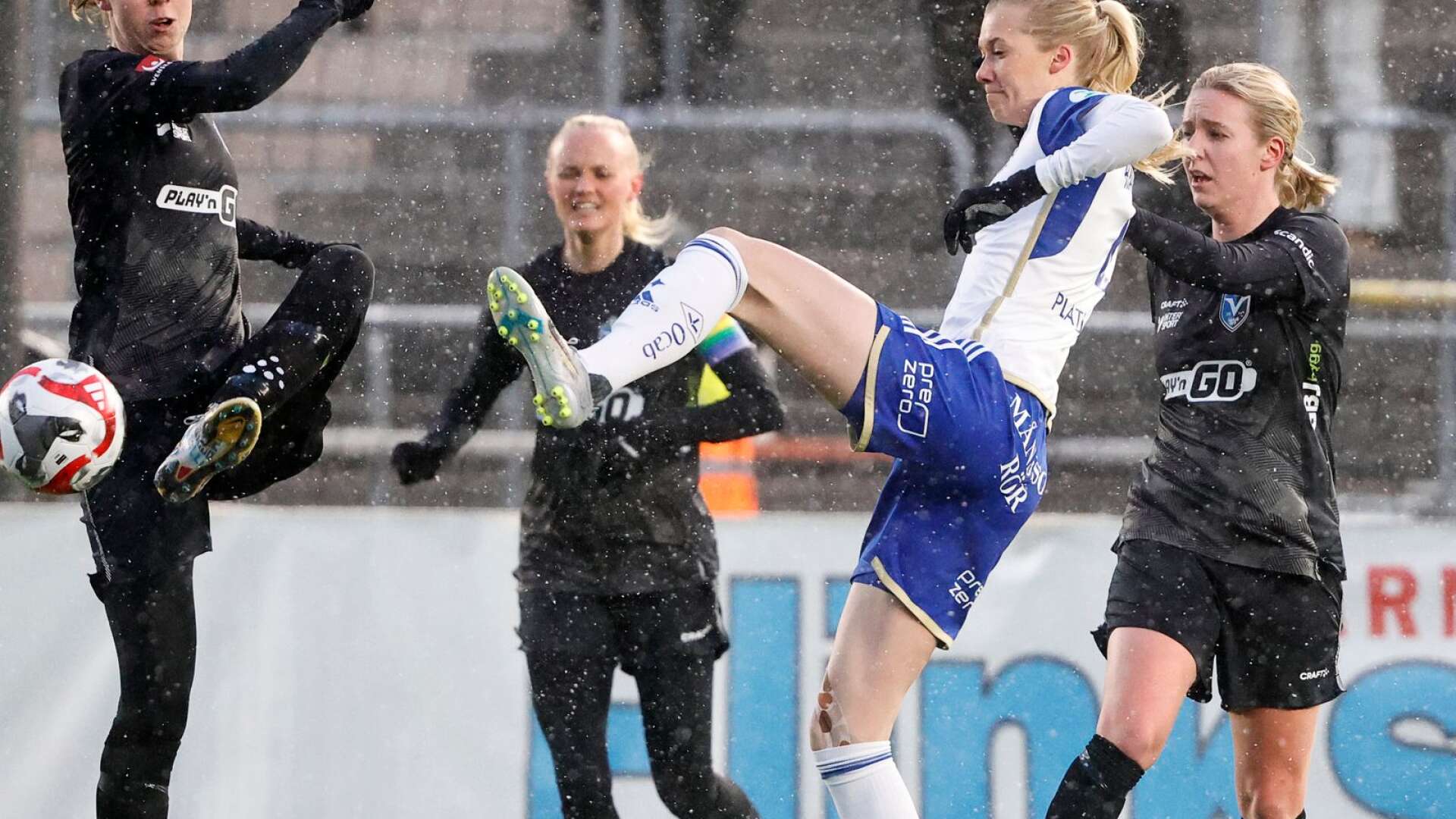 Ebba Handfast och hennes IFK Norrköping vann den historiska premiären i damallsvenskan.