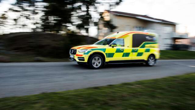 En pojke i 10-årsåldern kördes till sjukhus efter en trafikolycka i Karlstad. 