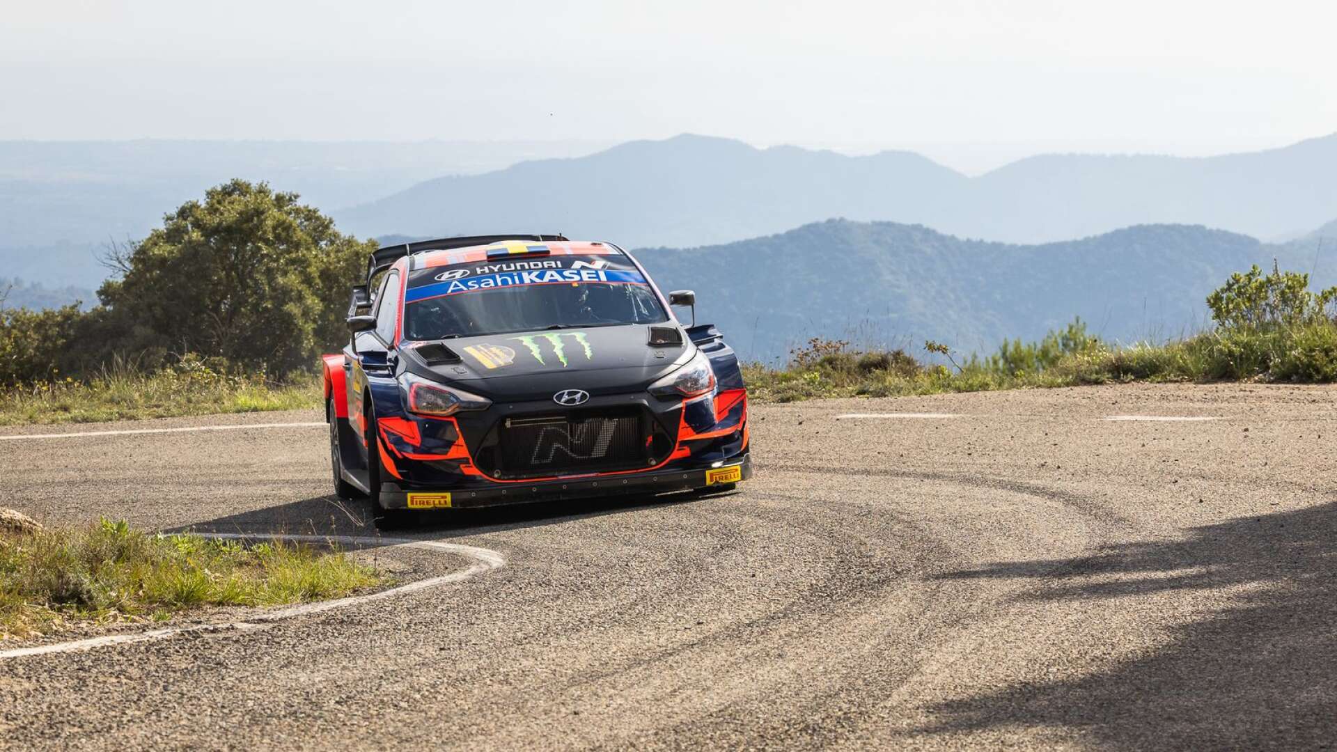 Oliver Solberg gör VM-debut på asfalt i WRC-klassen.