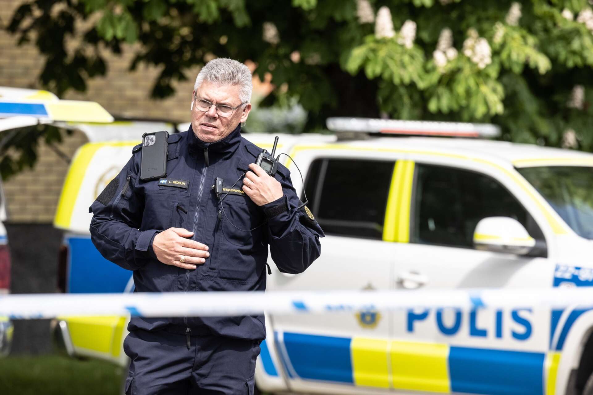 Polisens pressinformatör Lars Hedelin bekräftar att polisen inlett en utredning om misstänkt mord.