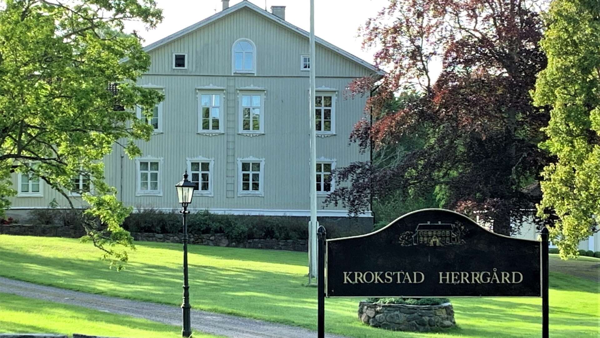 Sommarsäsongen har precis sparkat igång, men Krokstad herrgård får efter den senaste brandinspektionen inte längre ha nattgäster på övervåningen. Arkivbild.