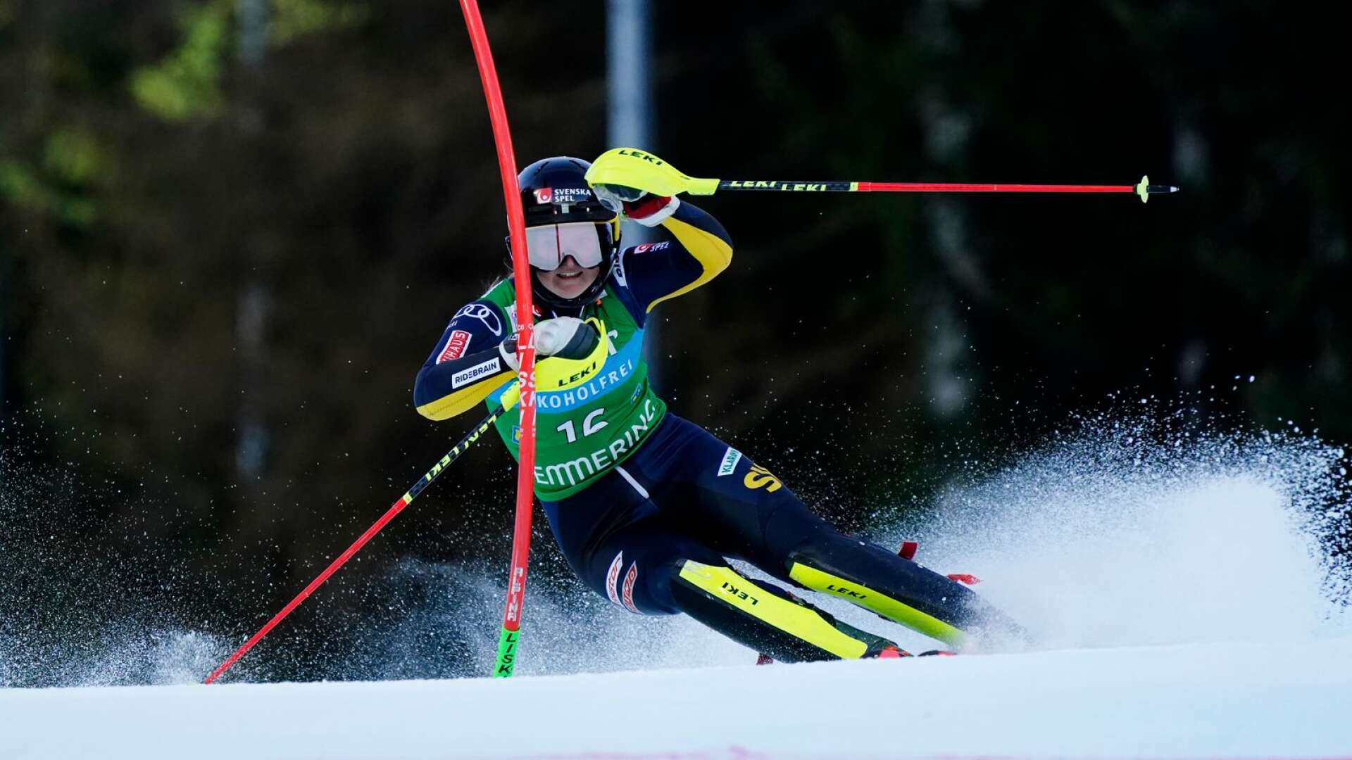Hanna Aronsson Elfman och de andra världscupdamerna blir snuvade på torsdagens slalomtävling.