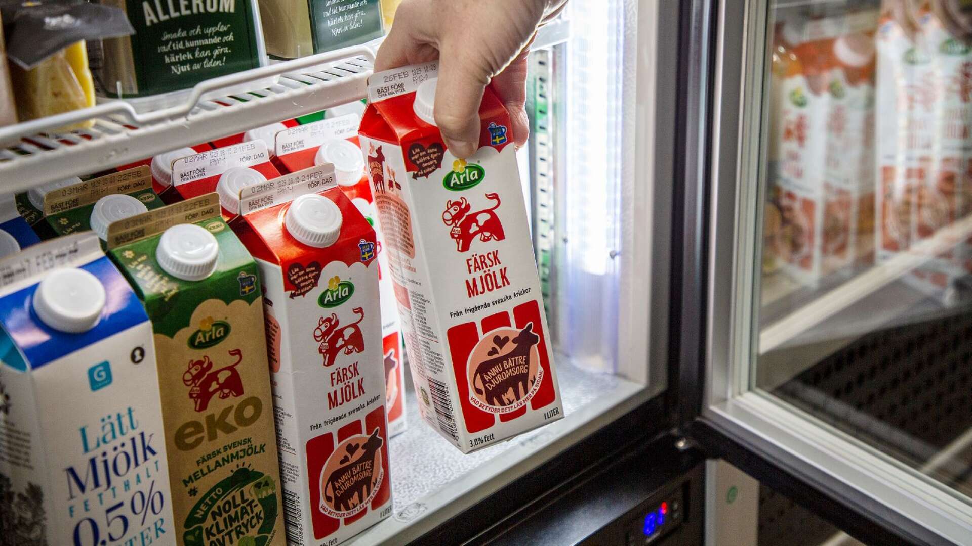 Men för politikerna är det lika viktigt att känna till priset på en liter mjölk i butiken, som att de har koll på vad det kostar för oss bönder att producera, skriver Andreas Strandberg.