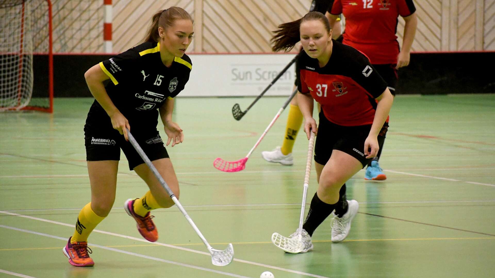 Rebecca Odd, med Sunne IBK som moderklubb, gjorde debut för Lysvik IBF. Hon är därmed tillbaka i kommunen efter två säsonger i division 1-klubben Sunnanå.