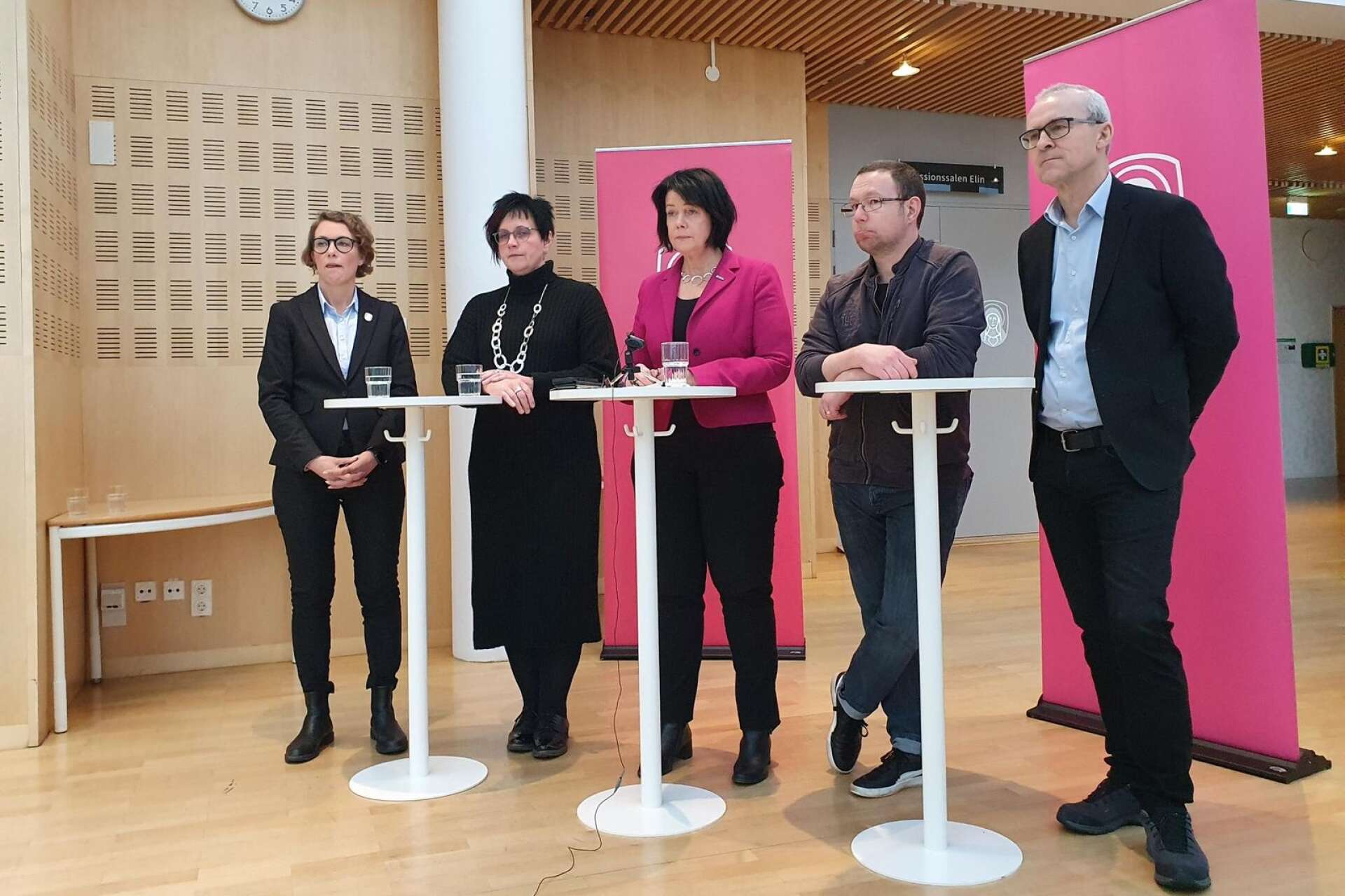 ”Många har ögonen på Skövde – några har redan hört av sig”, säger Katarina Jonsson (M) på presskonferensen.