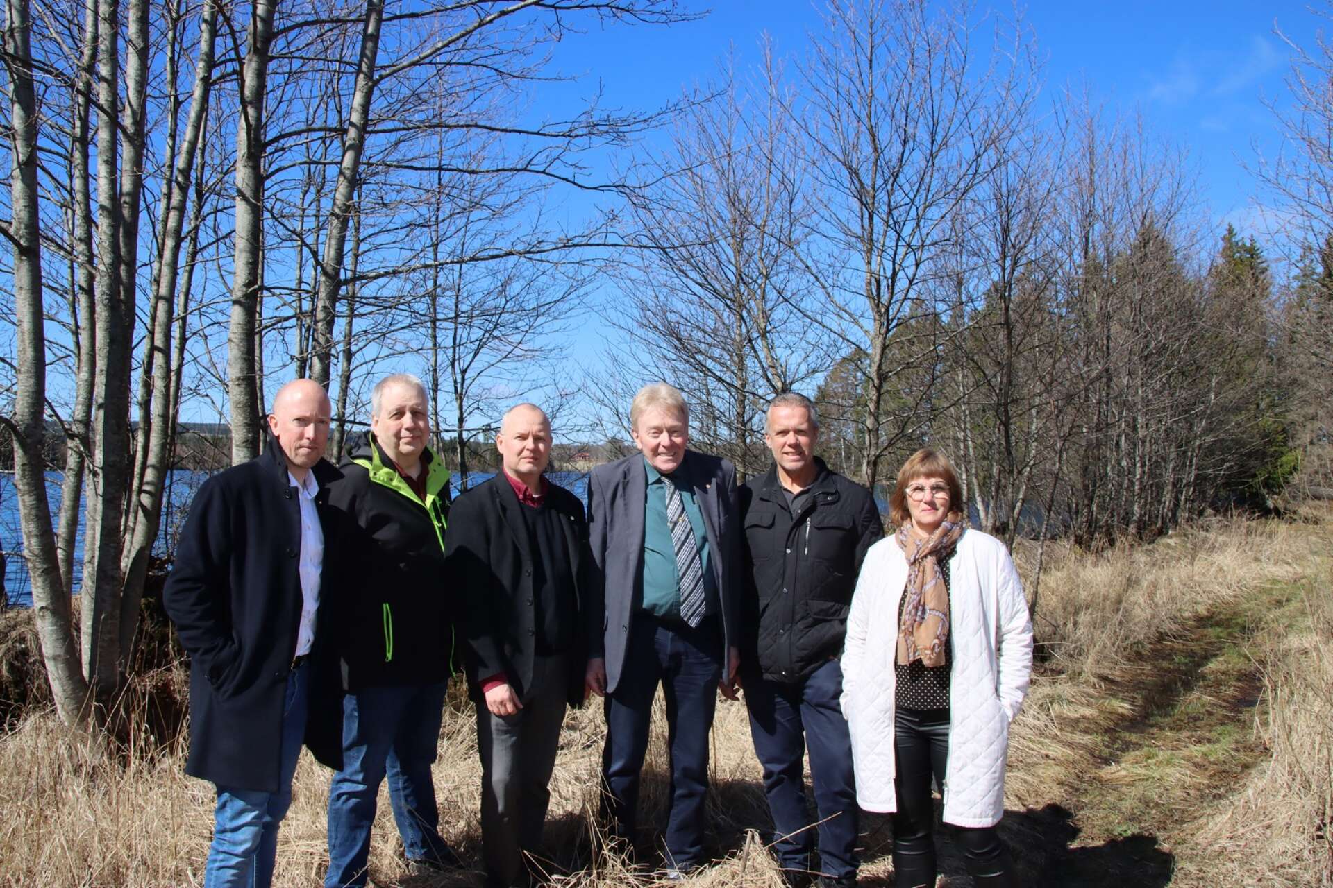 Samverkan Filipstad presenterade planerna på ett nytt bostadsområde. Kommundirektör Hannes Fellsman (längst till vänster) deltog också i pressträffen. 