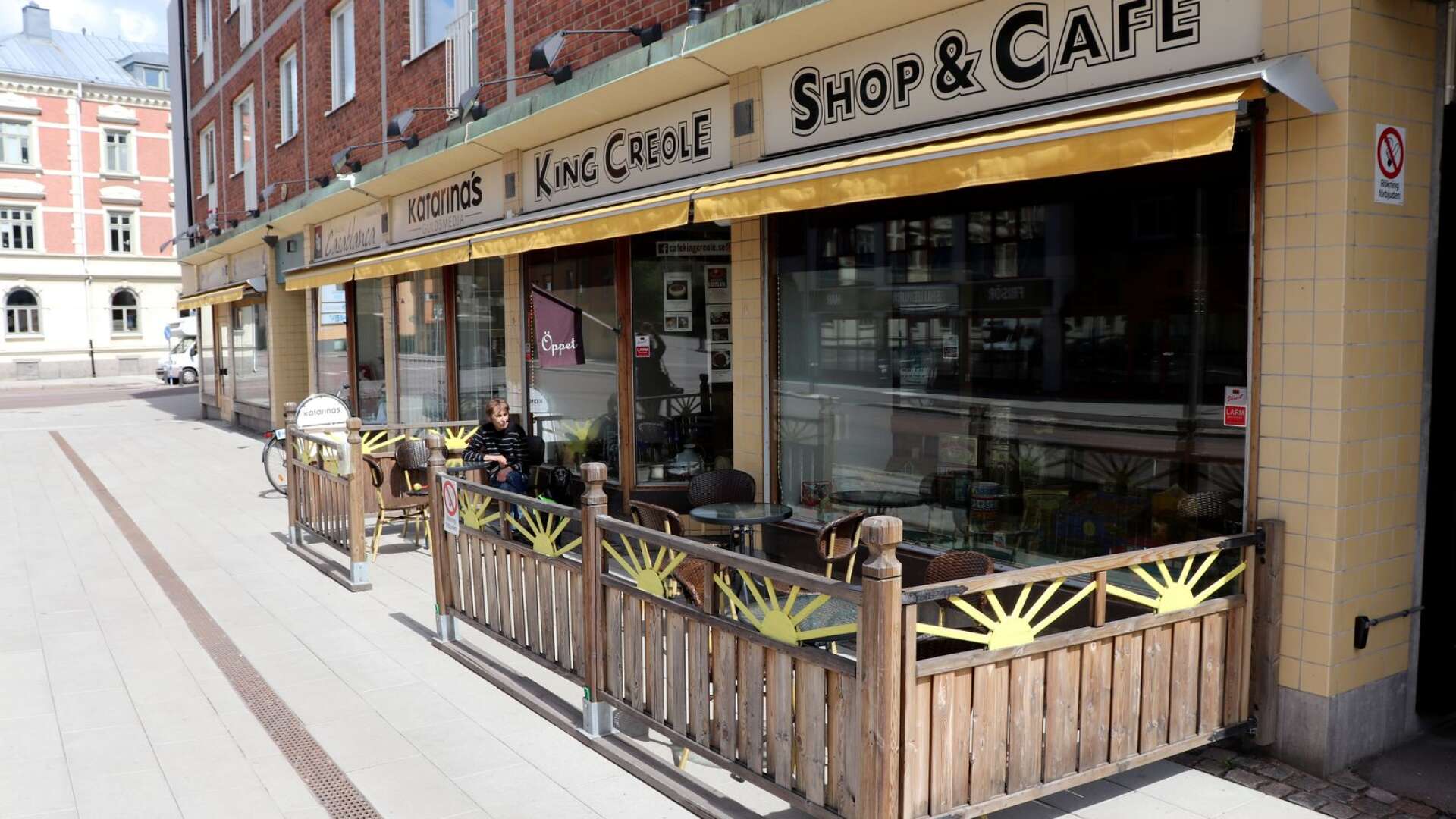 Gun Nyström säljer King Creole butik och café på grund av hälsoskäl.