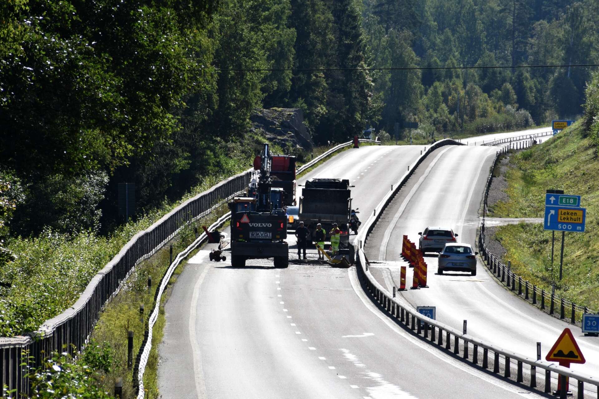 Trafiken från Örebrohållet är avstängd, men från Karlskogahållet går det fortfarande att ta sig fram.