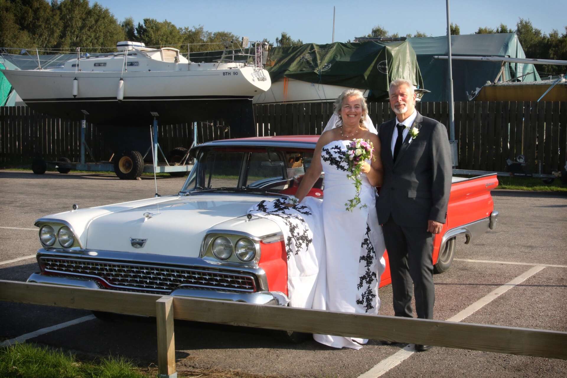 Det lyckligt gifta paret Christina Ytterberg och Orvar Eklind som behövde 19 år innan förlovning blev till bröllop.