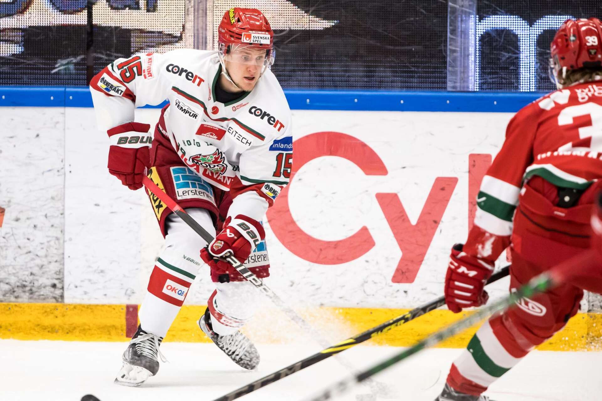 23-årige Filip Sveningsson har de senaste tre säsongerna spelat med Modo i hockeyallsvenskan och nu har han utgående kontrakt.