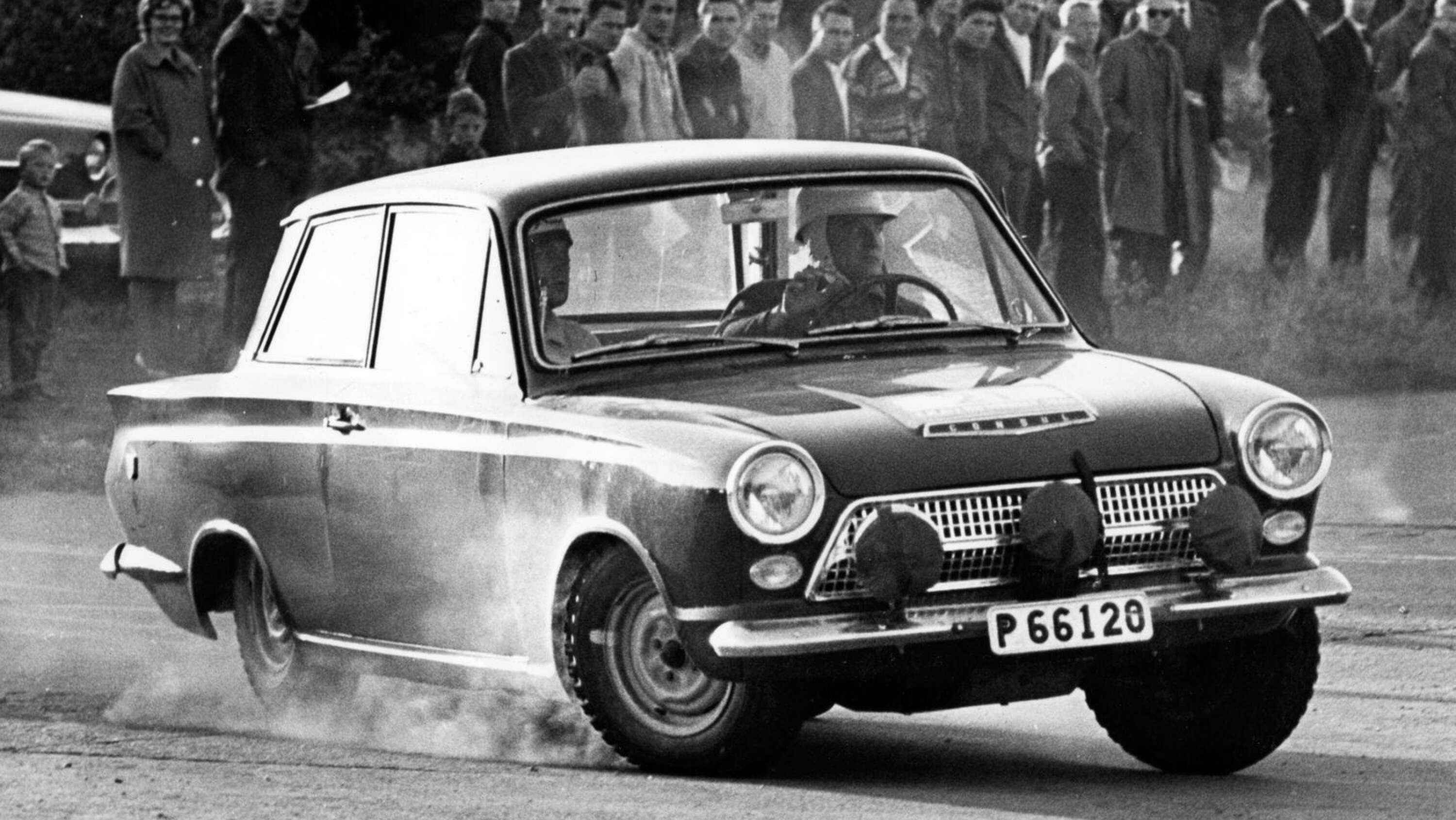 Erik började köra för Ford 1963, här i en Cortina i Midnattssolsrallyt.