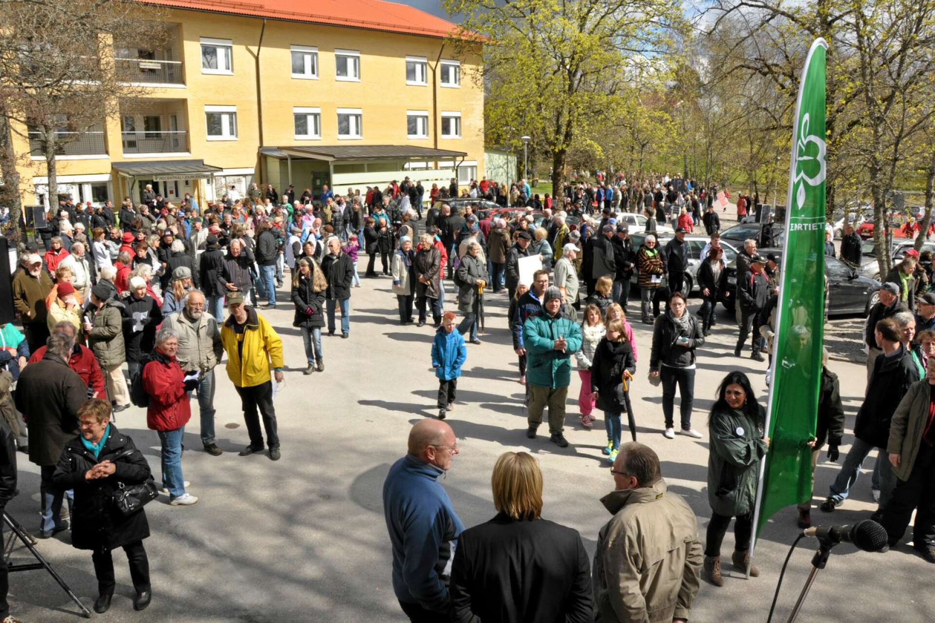 2012 var det välfyllt utanför huvudentrén på Dalslands sjukhus. Blir det lika många som ställer upp vid demonstrationen nu på lördag?