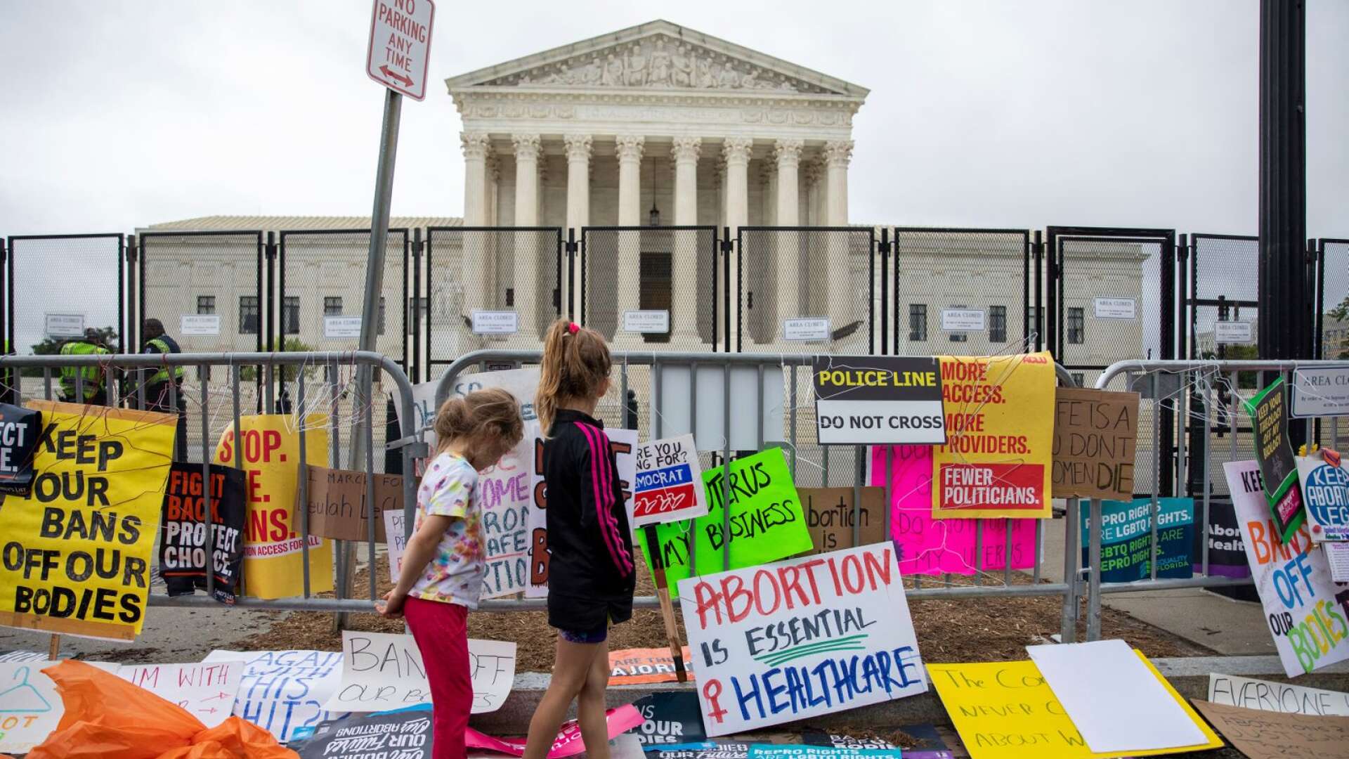 För någon månad sen röstade Högsta domstolen i USA mot aborträtten, att man ska avskaffa aborten, skriver Elin Lindström Wegraeus.