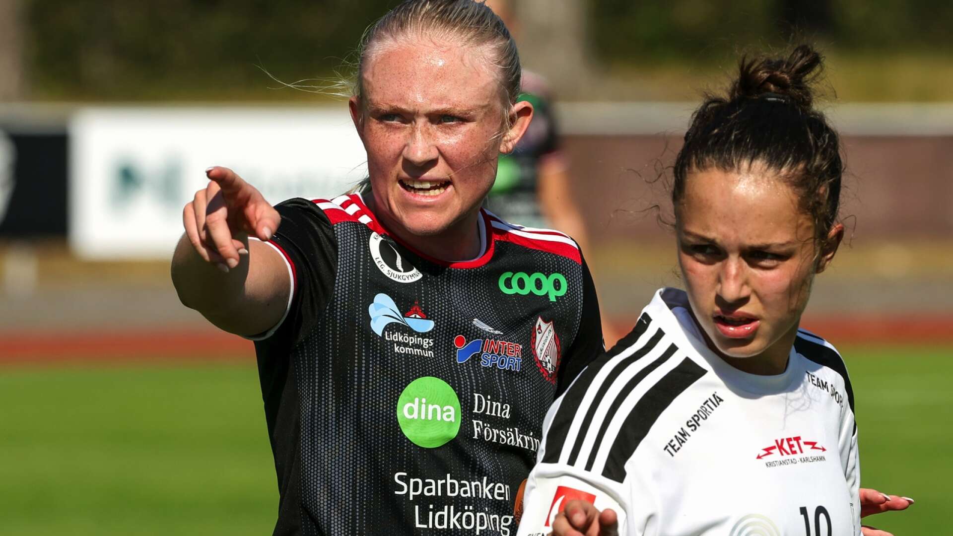 Emilia Bengtssons fotbollskarriär har tagit en ny riktning. På söndagen var hon tillbaka på Framnäs, när LFK vann mötet med Bromölla med 4-1.