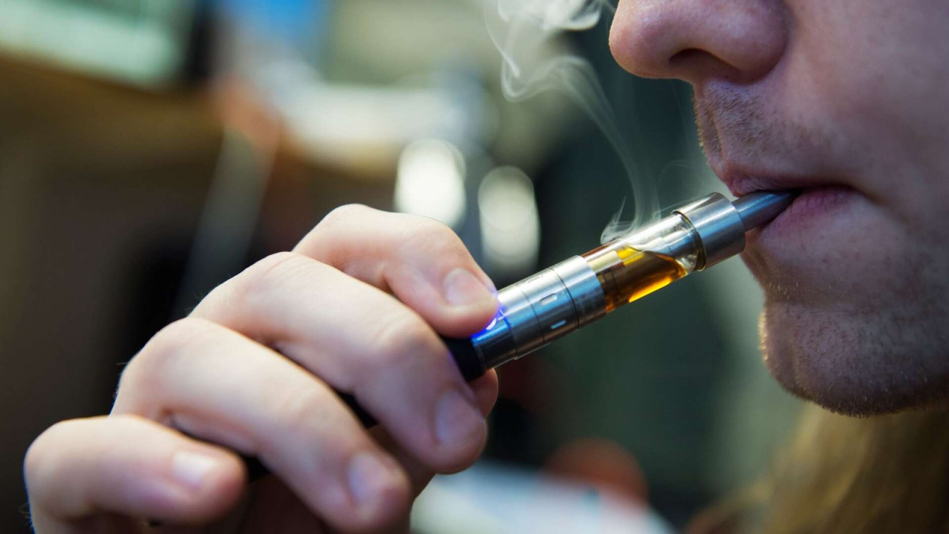 Många uppger att tillgången till goda e-cigaretter gör det lättare att hålla sig bort från vanliga cigaretter, skriver Daniel Åkerman.