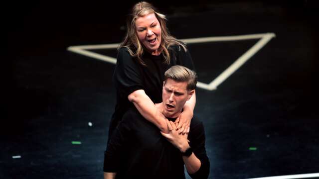 Dramatisk kärlek uppstår när Ole Aleksander Bang gör Radamès och AnnLouice Lögdlund Aida i Wermland operas uppsättning av Verdis Aida. Den 23 februari är det premiär.