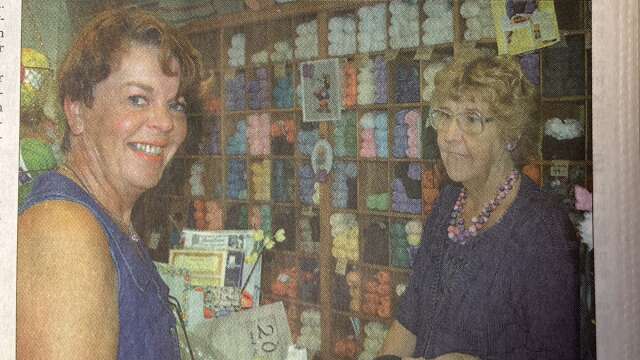 Karin Roth var en av de sista kunder som besökte Berit Engers butik innan hon överlämnade den.