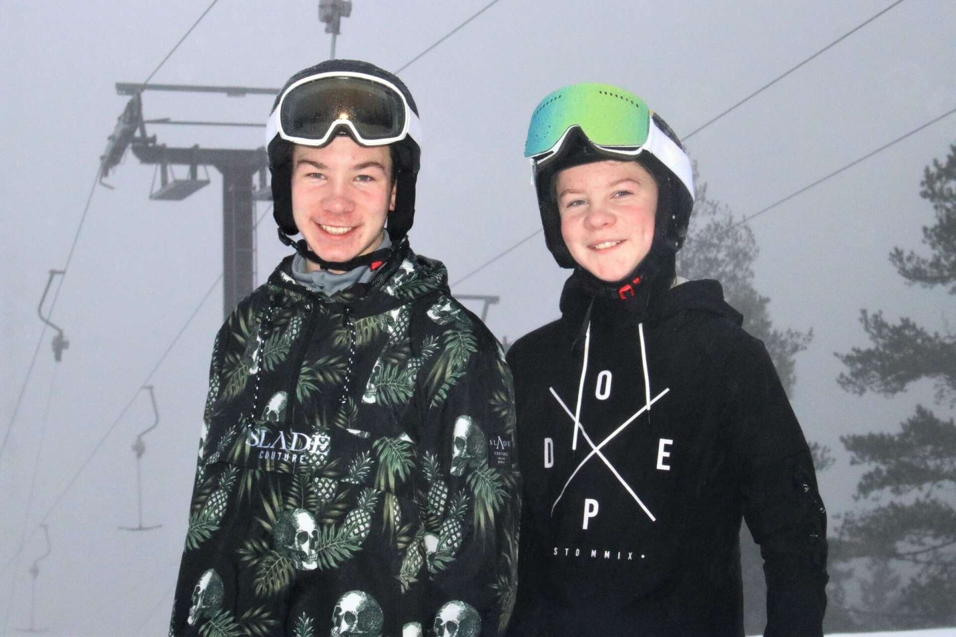 Bröderna Lucas och Philip Jansson från Säffle var på plats när liften startade på annandagen.