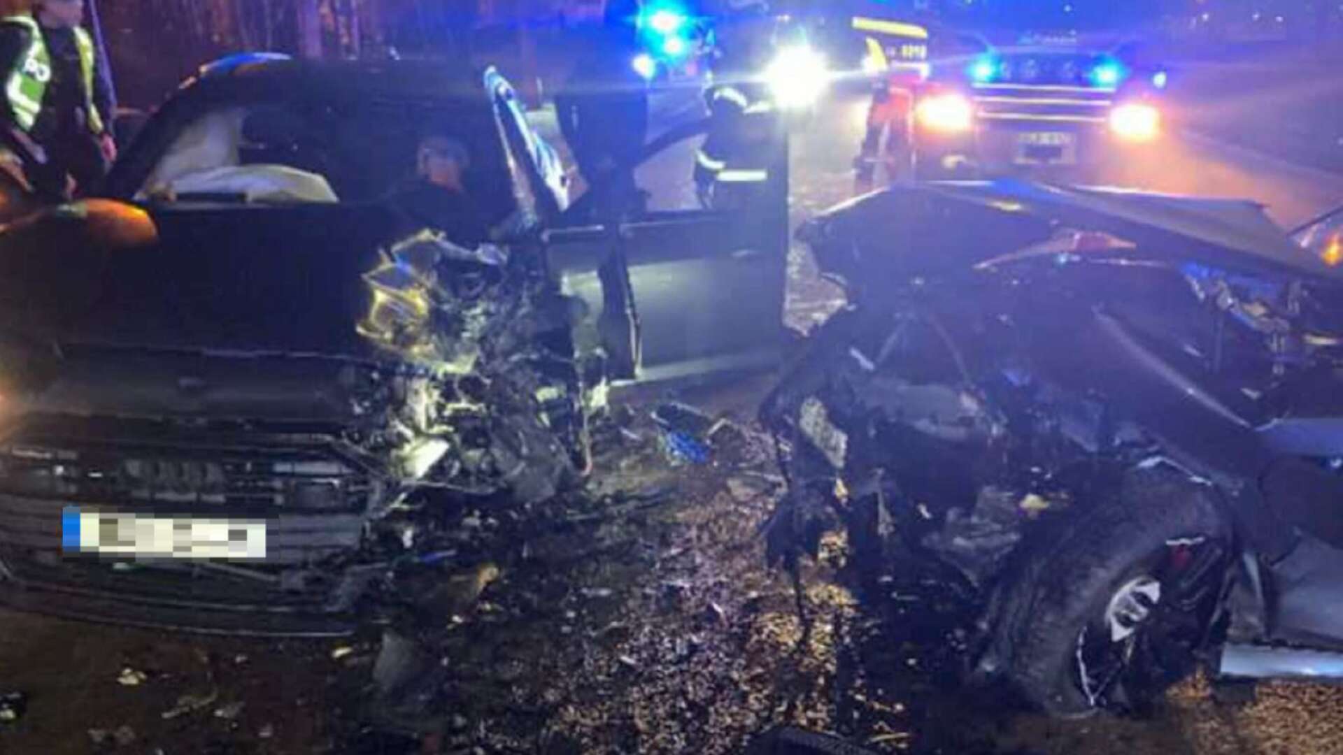 En man hemmahörande i Karlstad kraschade in i familjens bil längs Dalavägen i Kristinehamn.