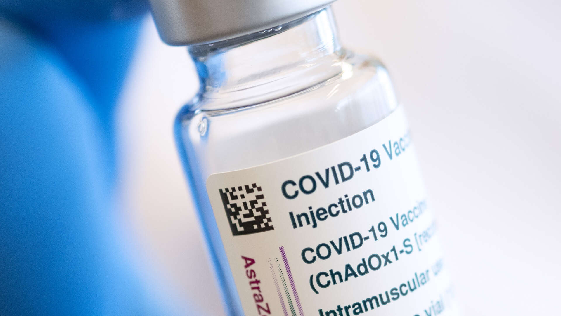 Vaccinationen med Astra Zenecas Covid-19 vaccin har pausats i Sverige efter rapporter om fall med blodproppar bland personer som fått vaccinet. Arkivbild