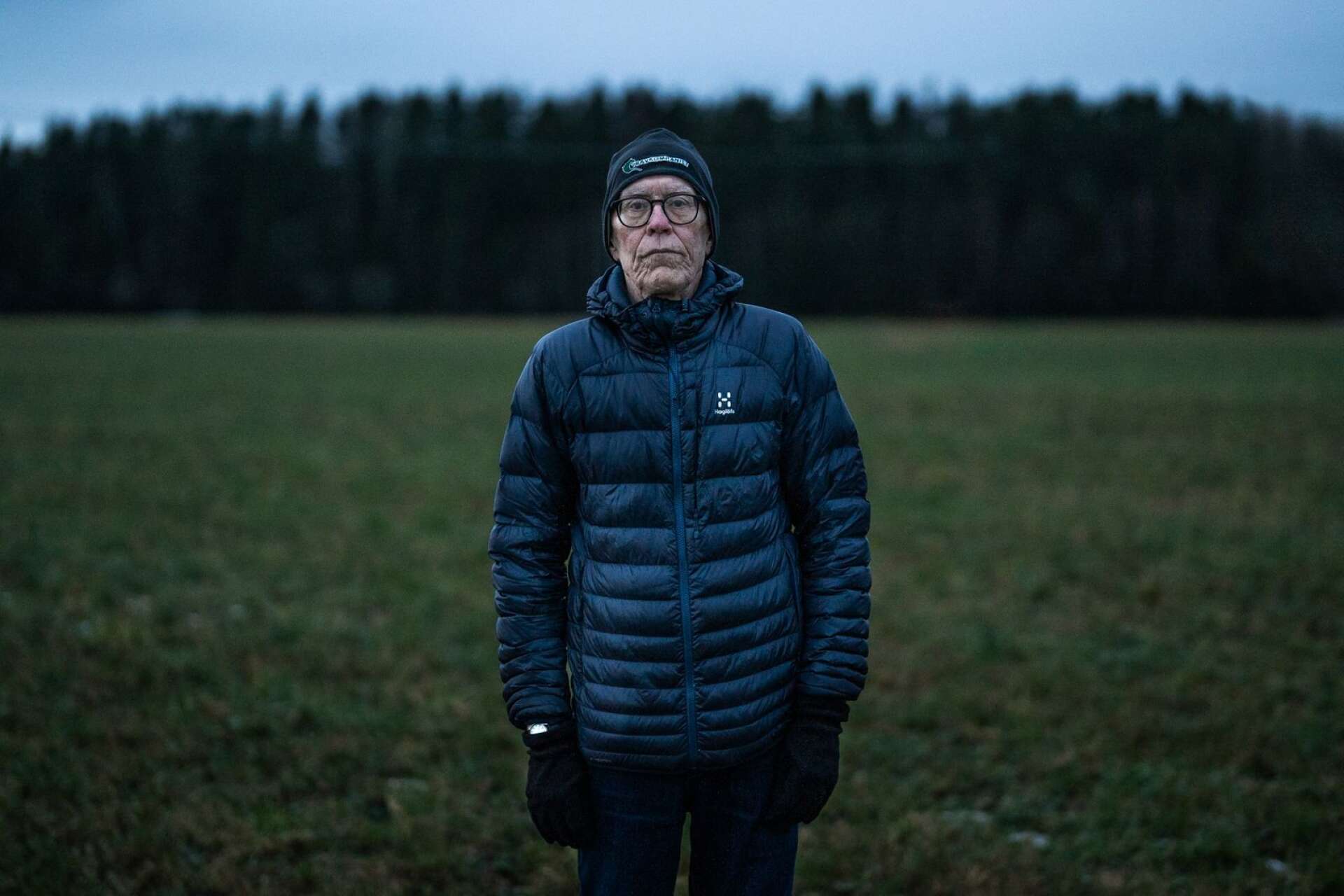 Här står striden om jordbruksslätten och skogen. I tio år har en aktionsgrupp kämpat mot ett industriområde vid Runnevål i Kil. Sven Arne Andersson, 74, från motståndarsidan.