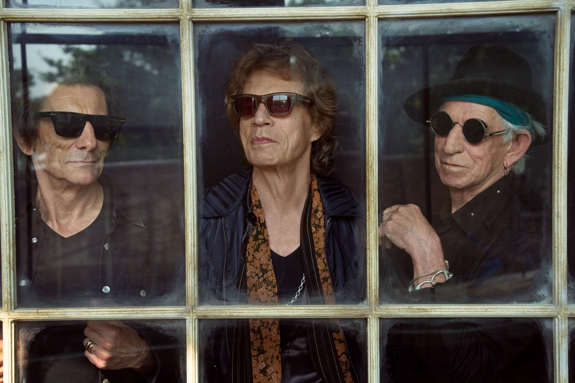 Ronnie Wood, till vänster, har varit med i The Rolling Stones sedan 1975. Medverkar på den nya skivan gör även Charlie Watts, som gick bort 2021, och basisten Bill Wyman