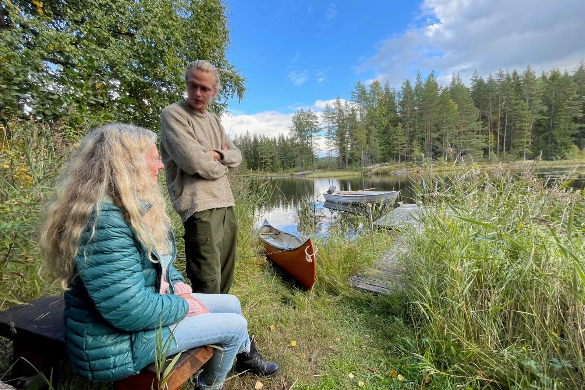 Nina Riordan har bott i Rinnefors tillsammans med sin man Tim i 40 år. Victor flyttade hit i mars i år. 