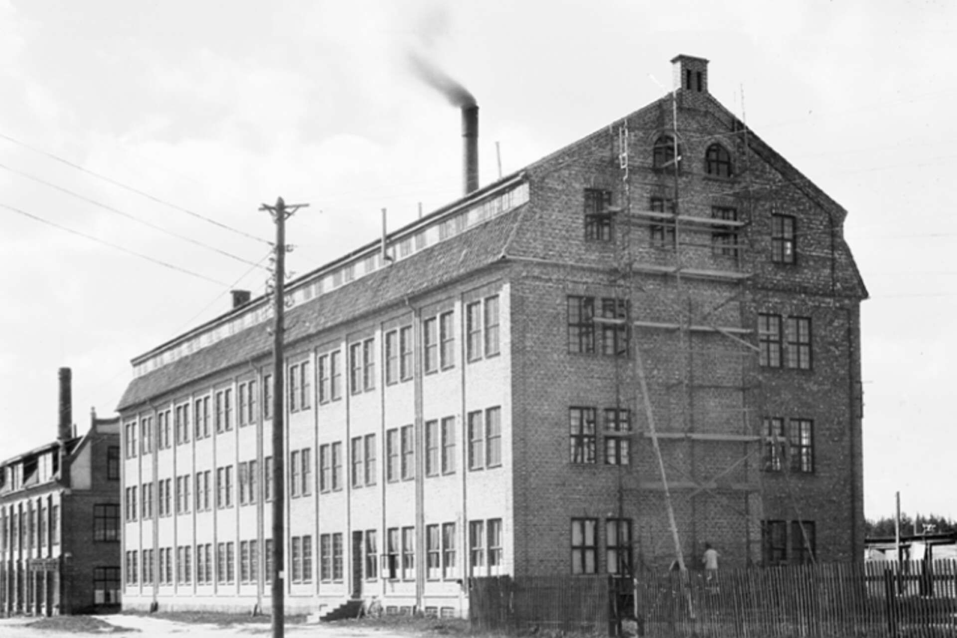 Den nya möbelfabriken byggdes 1919. 