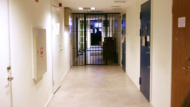 Två fångar ska ha hamnat i bråk vid Johannesbergsanstalten och det har resulterat i misshandelsanmälan och motanmälan.
