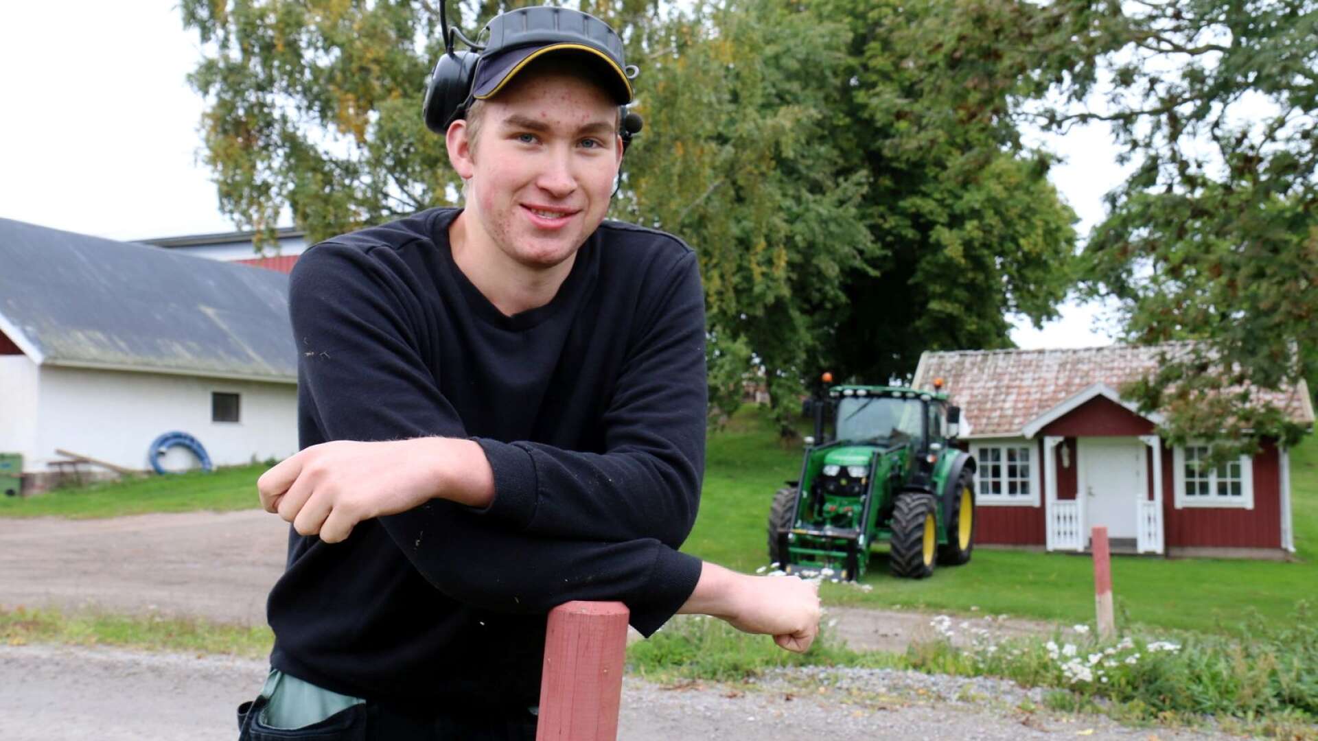 Edvin Johansson tar sikte på skol-SM i plöjning som avgörs i Nyköping i helgen.