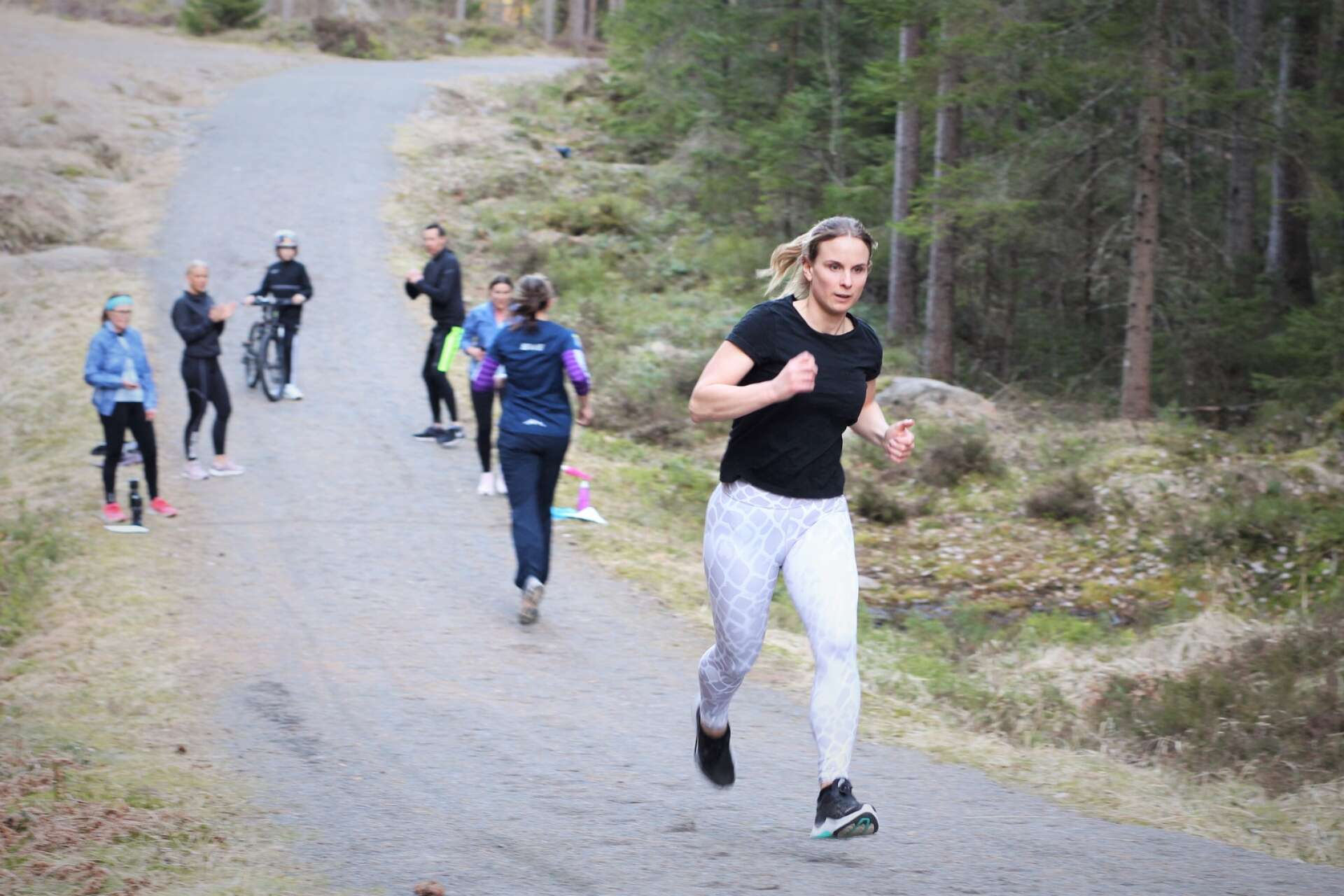 Ida Blom från Dals-Ed är en av deltagarna i löpargruppen i Åmål. Hon jobbar i Bengtsfors och brukar åka till träningen direkt efter jobbet. 