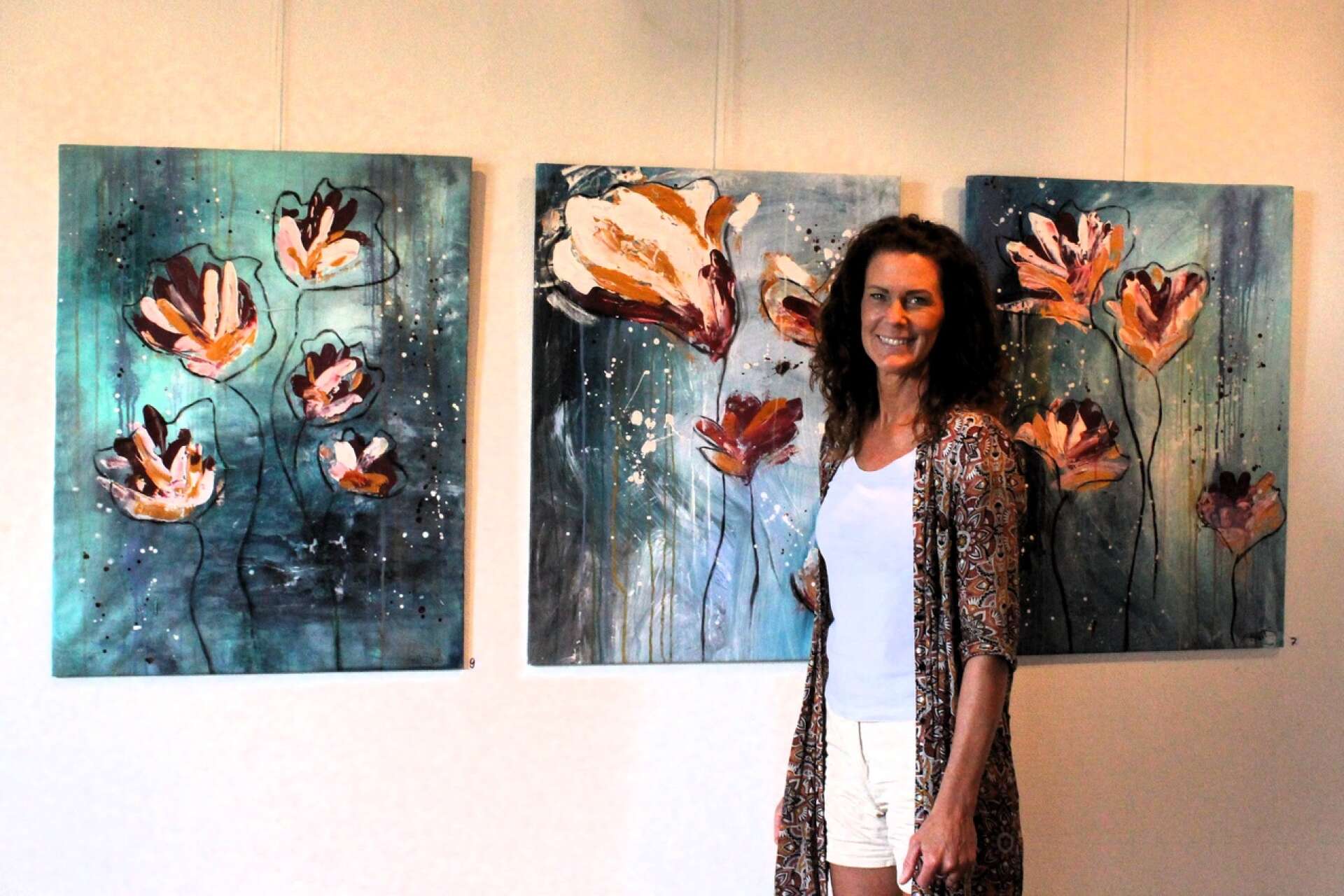 Britt Svantesson här med en serie om tre målningar.