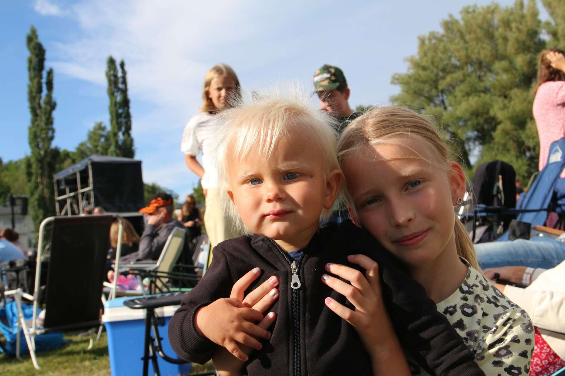 Nioåriga Tove och Vilgot, 1 år, kom från Askersund för att få uppleva Diggiloo i Karlskoga.