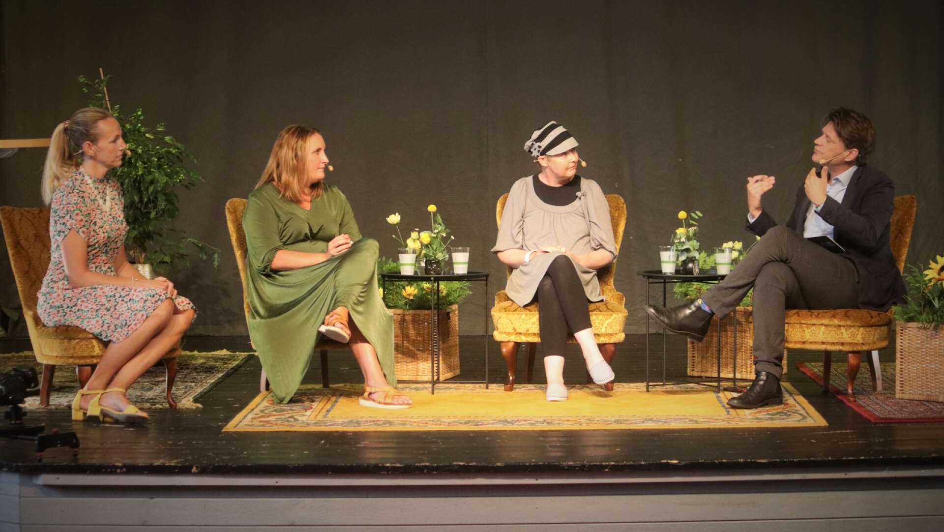 Frida Gråsjö medverkade på årets Bokdagar i Dalsland. Tillsammans med Tove Meyer, Petronella Simonsbacka och Daniel Sjölin deltog hon i ett scensamtal om att skriva feelgood och om att skriva direkt för ljudbok.