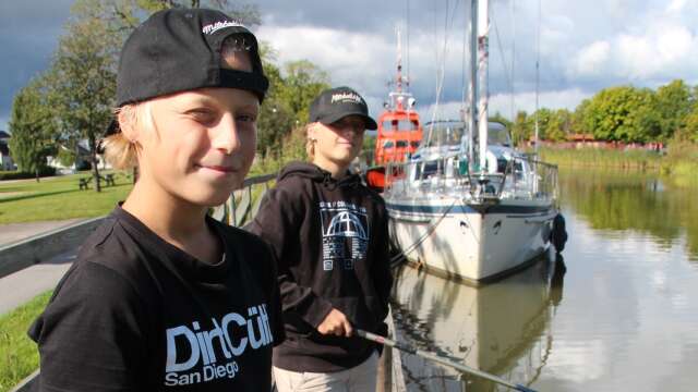 Liam och Theo Wikström fiskar gärna, både i Göta kanal och i Viken.