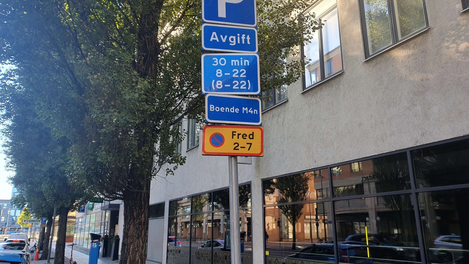 Signaturen MG ger på dagens insändarsida, förslag på hur parkeringsproblemen kan lösas i Karlstad.